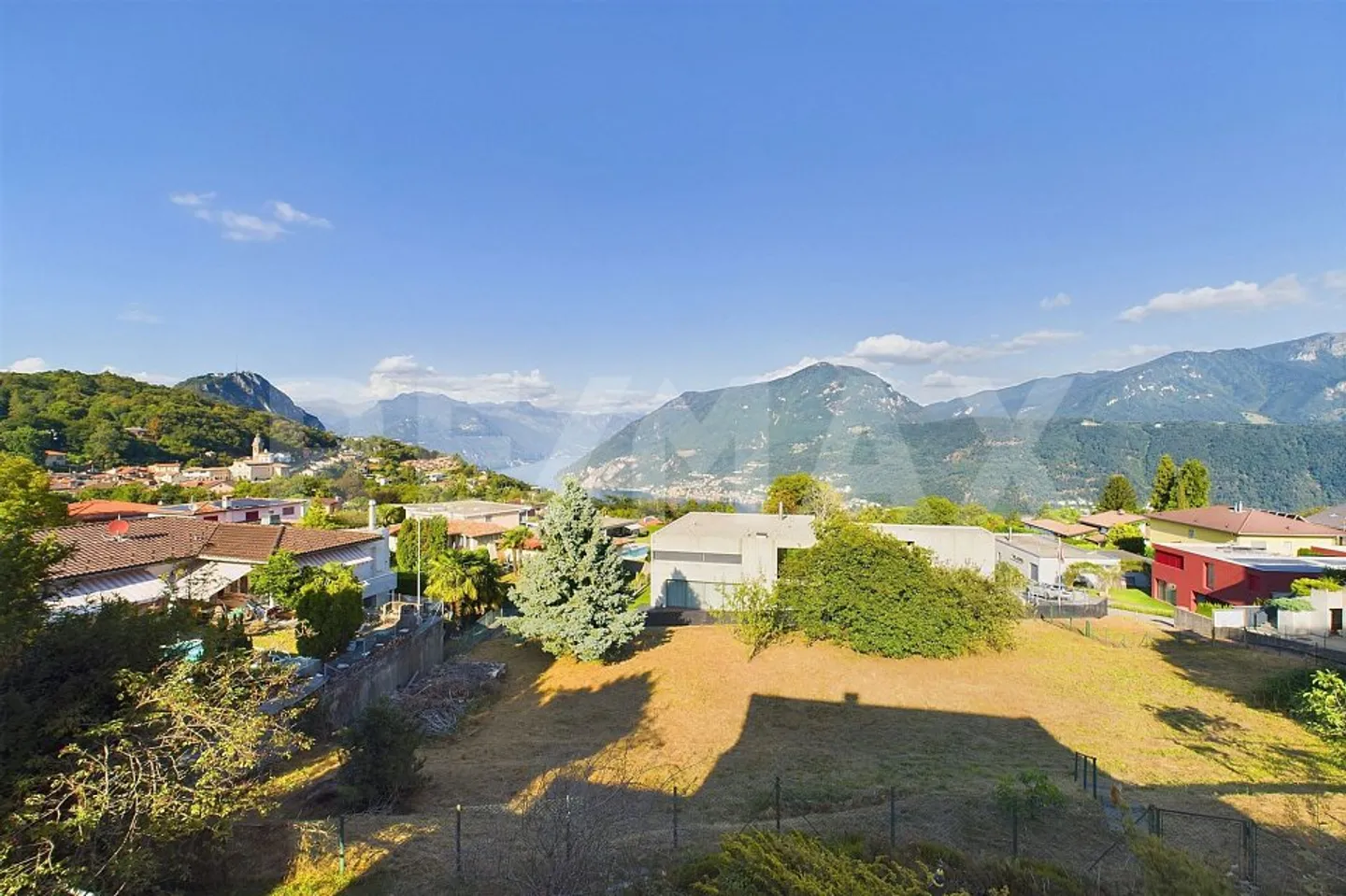 Villa elegante con vista lago - Foto 9 di 13