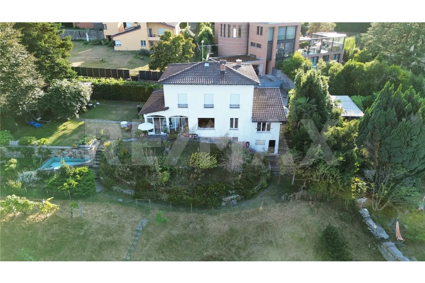 Villa elegante con vista lago - Foto 11 di 13