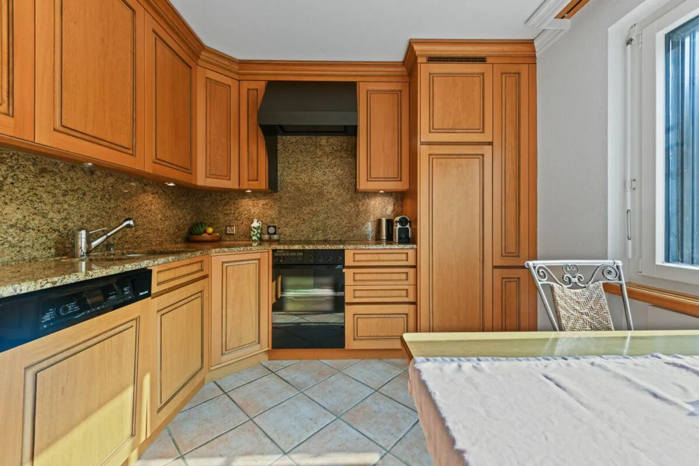 Villa con appartamento, piscina e vista panoramica - una casa piena di possibilità - Foto 11 di 30
