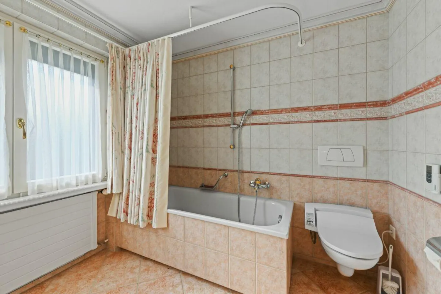 Villa con appartamento, piscina e vista panoramica - una casa piena di possibilità - Foto 26 di 30