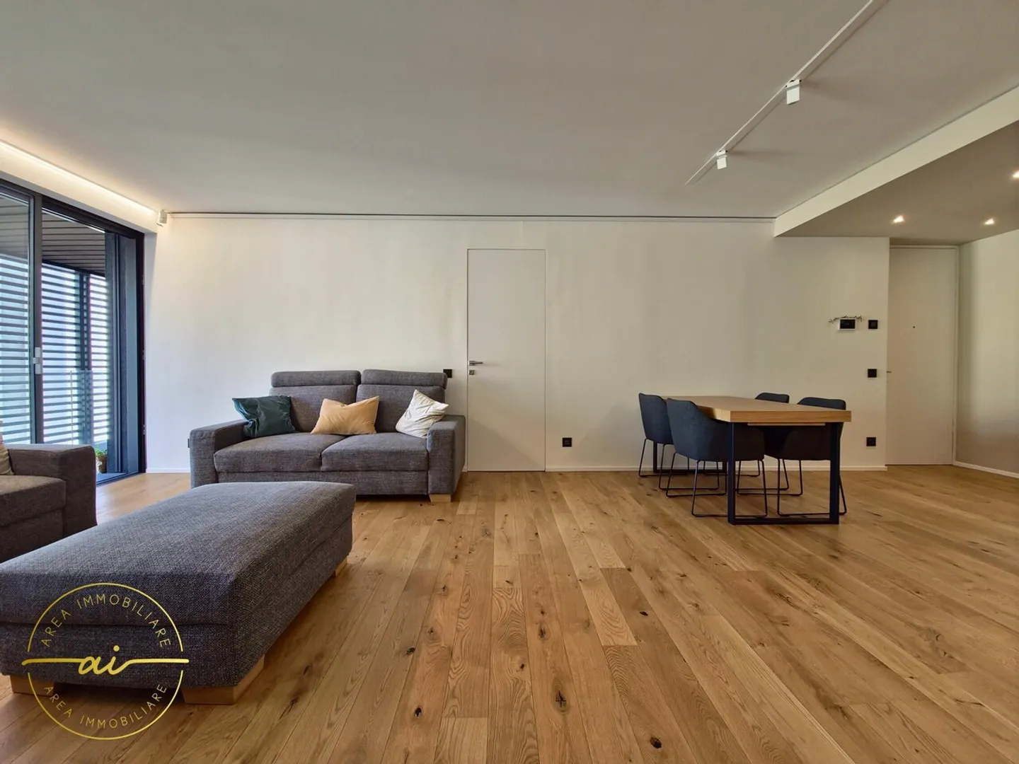 REFINED 3.5-ROOM APARTMENT WITH TERRACE IN PARADISO - Photo 4 of 13