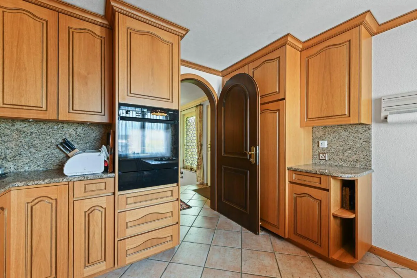 Villa con appartamento, piscina e vista panoramica - una casa piena di possibilità - Foto 22 di 30