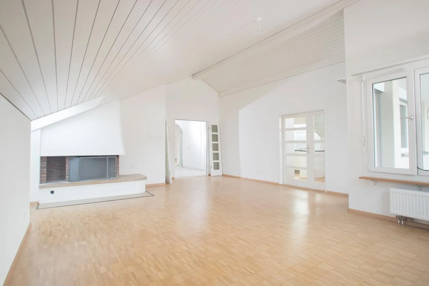 Appartement en penthouse spacieux de 4,5 pièces avec deux balcons - Photo 8 sur 11