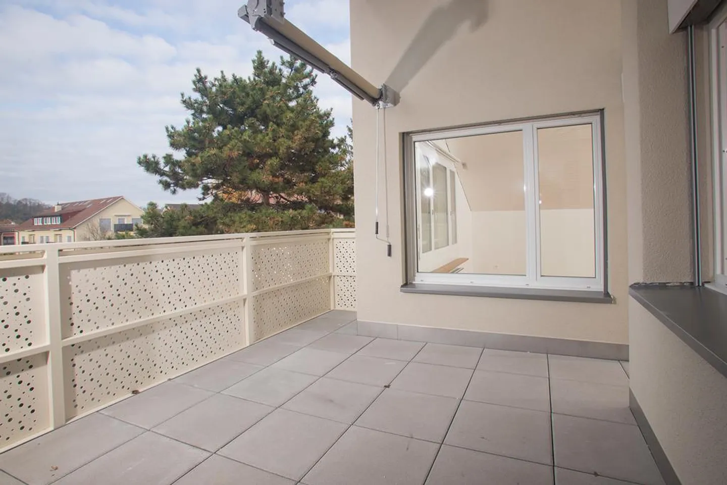 Appartement en penthouse spacieux de 4,5 pièces avec deux balcons - Photo 10 sur 11