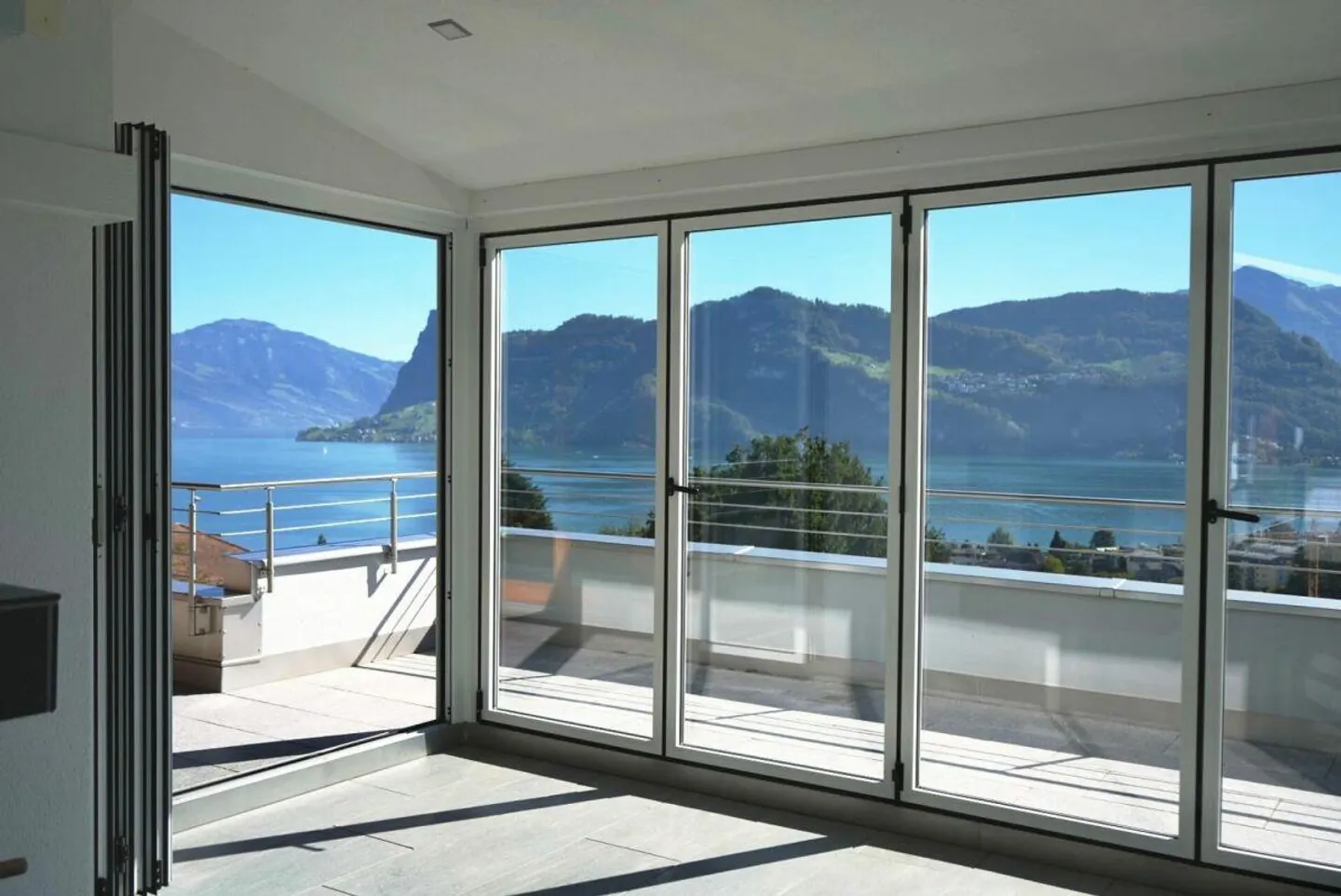 Appartamento duplex esclusivo di 5½ locali con vista panoramica sul lago e sulle montagne - Foto 4 di 29