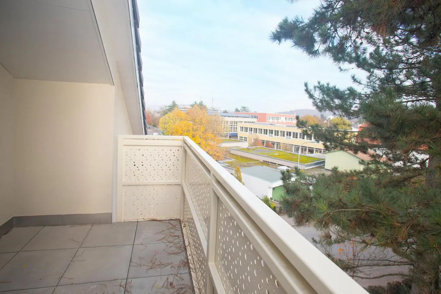 Appartement en penthouse spacieux de 4,5 pièces avec deux balcons - Photo 11 sur 11