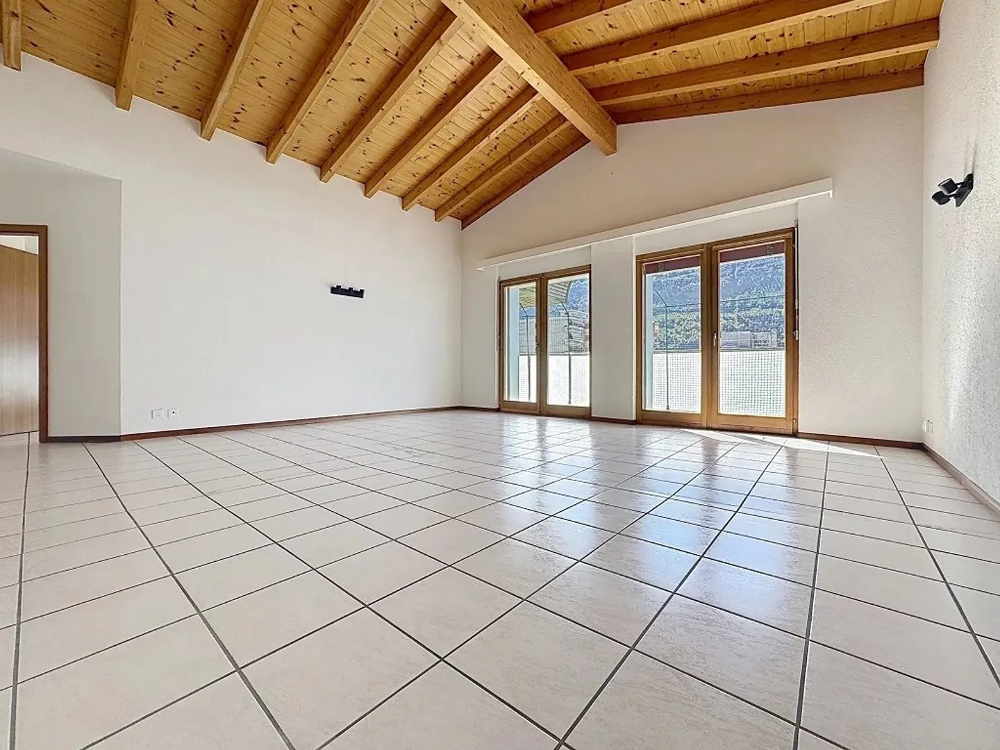 Spacious Apartment in Sion - Photo 2 of 13