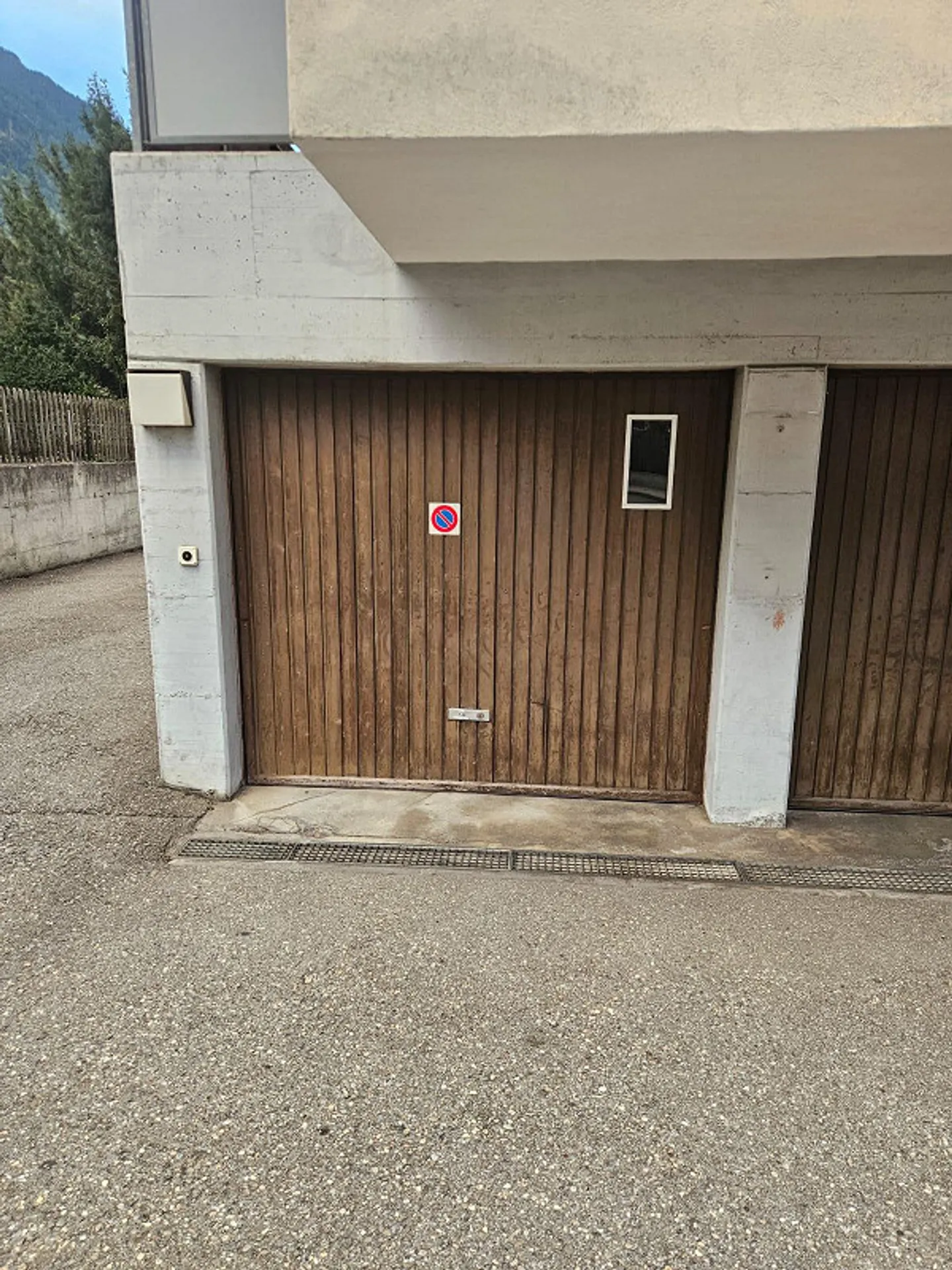 Place de parking en garage dans un emplacement central - Photo 2 sur 4