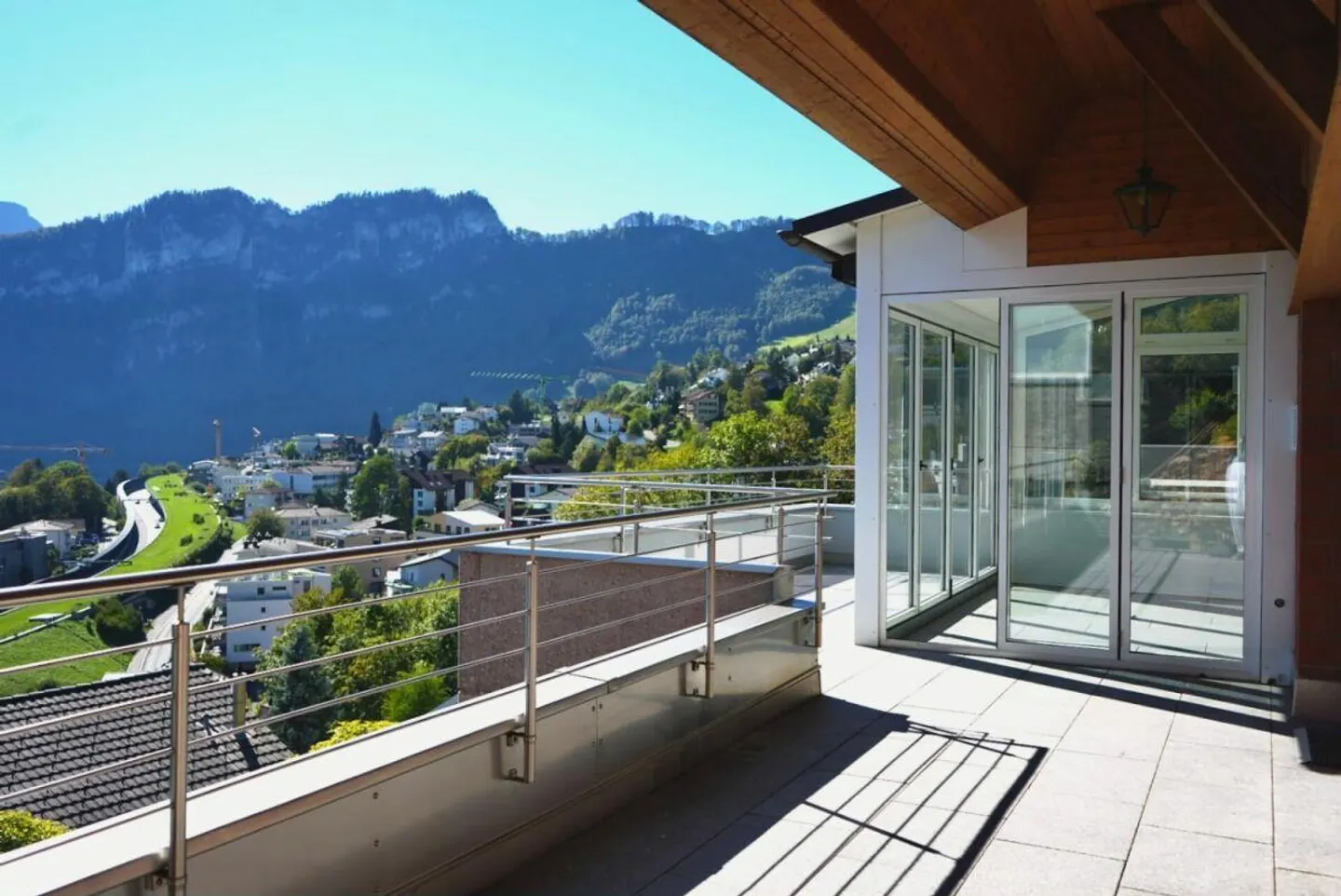 Appartamento duplex esclusivo di 5½ locali con vista panoramica sul lago e sulle montagne - Foto 5 di 29