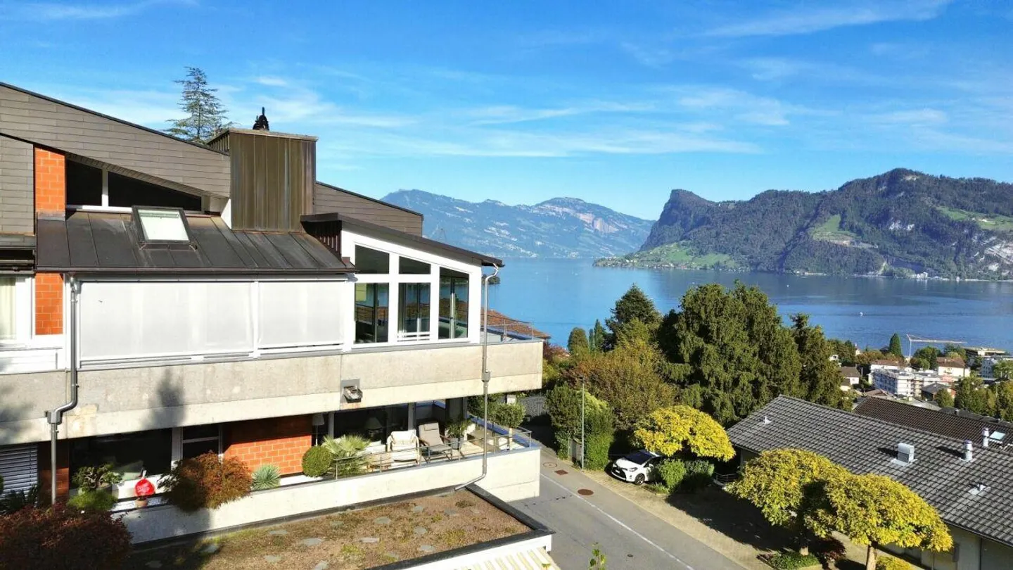 Appartamento duplex esclusivo di 5½ locali con vista panoramica sul lago e sulle montagne - Foto 24 di 29