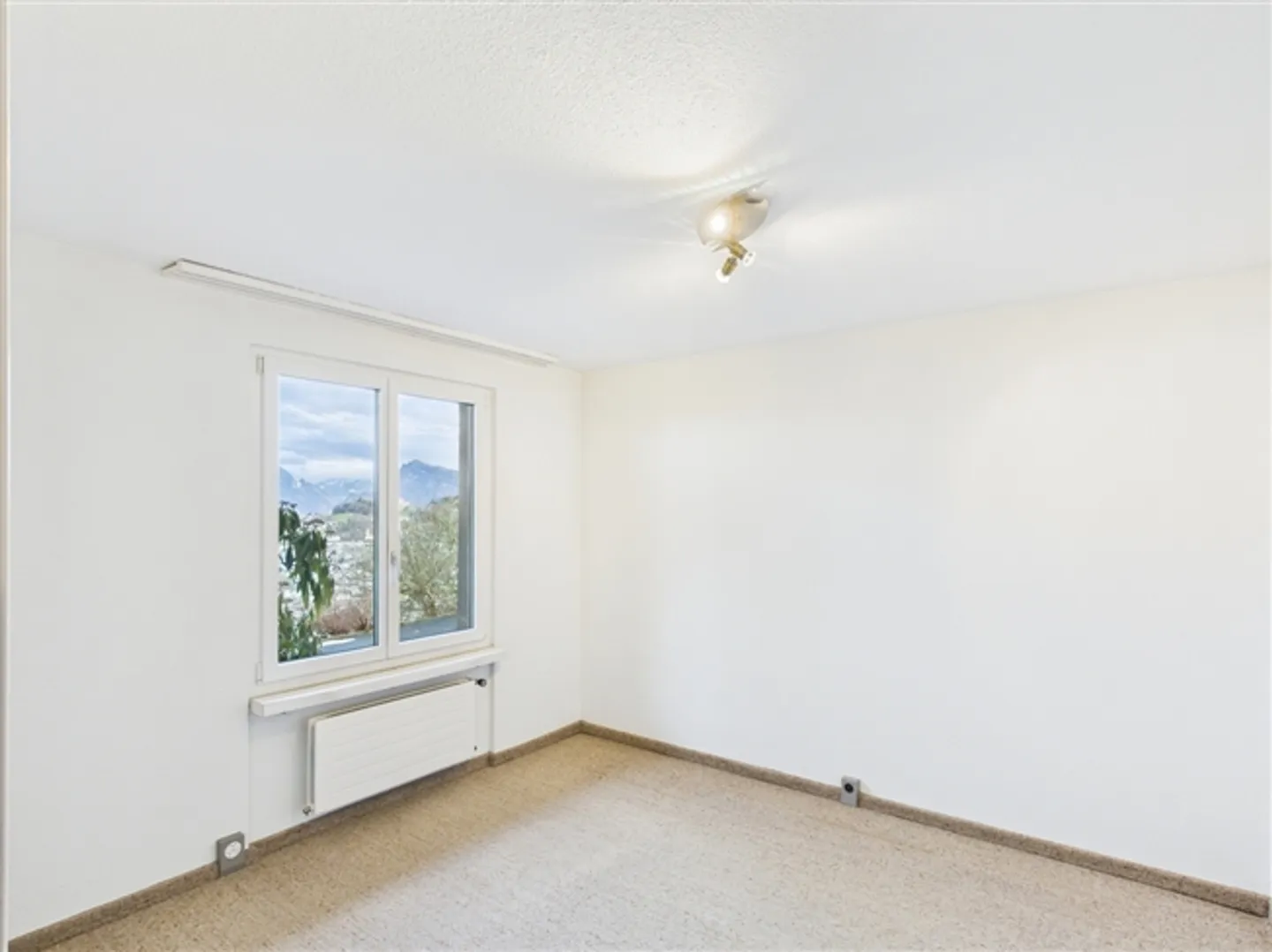 Charmantes Einfamilienhaus in Kriens - Foto 2 von 16