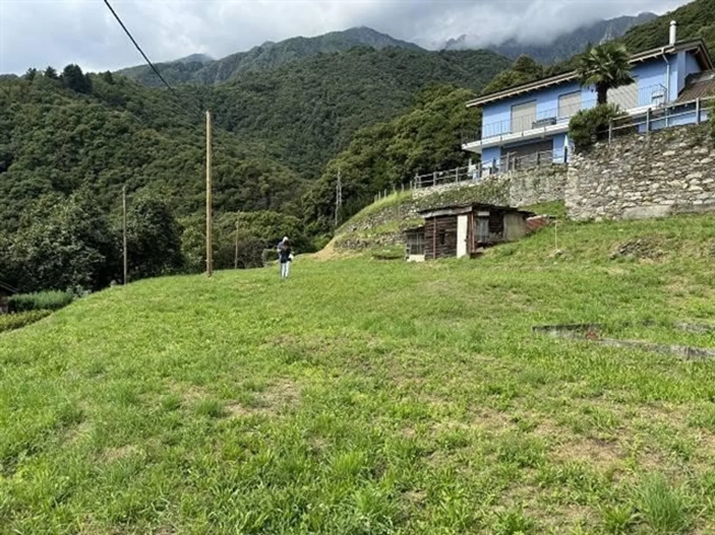 Building land of 1368 m2 in a very quiet, sunny lake view location - Photo 2 of 14