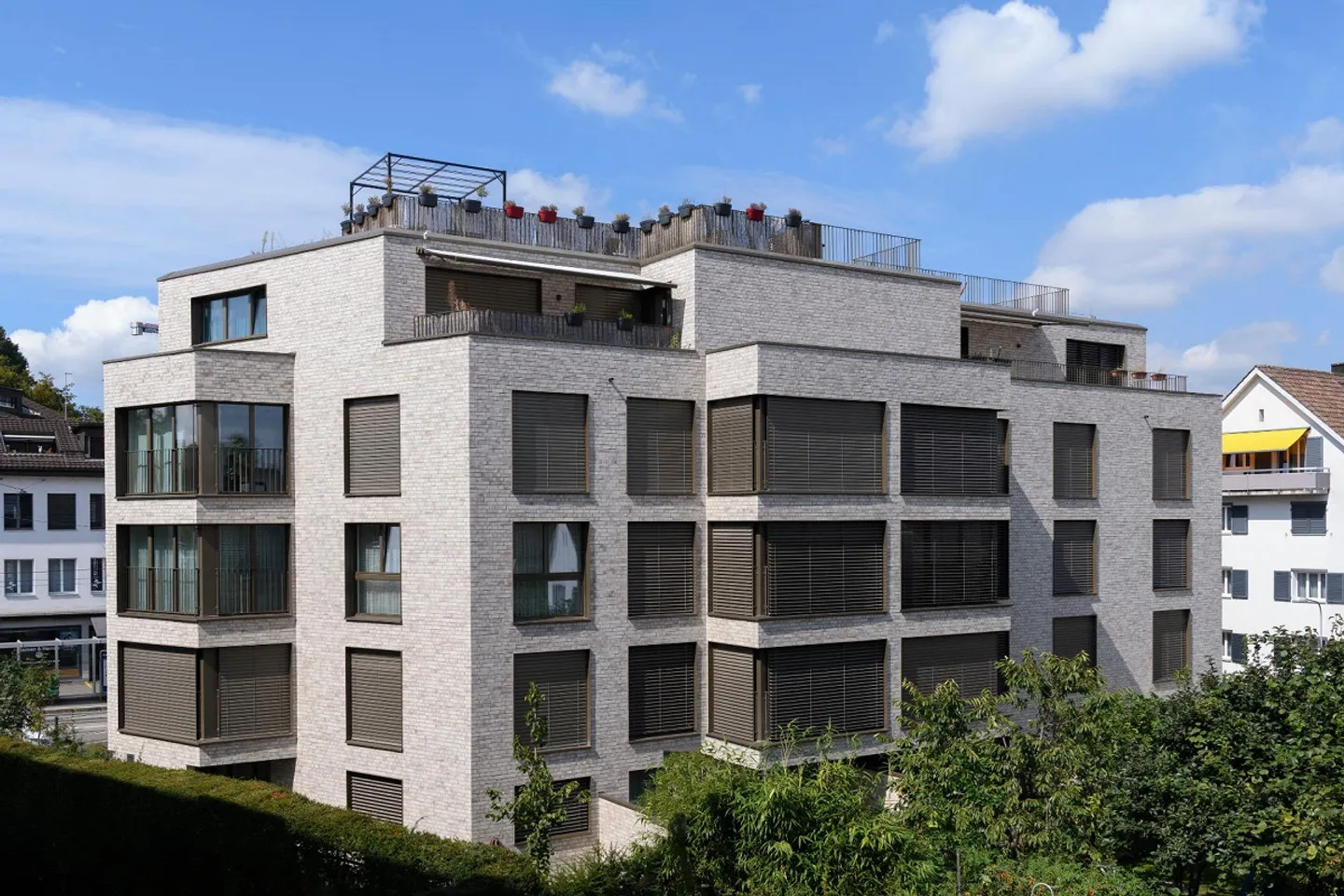 Modern 2.5-room apartment on the 1st floor in a top location in Zurich Seebach - Photo 1 of 6