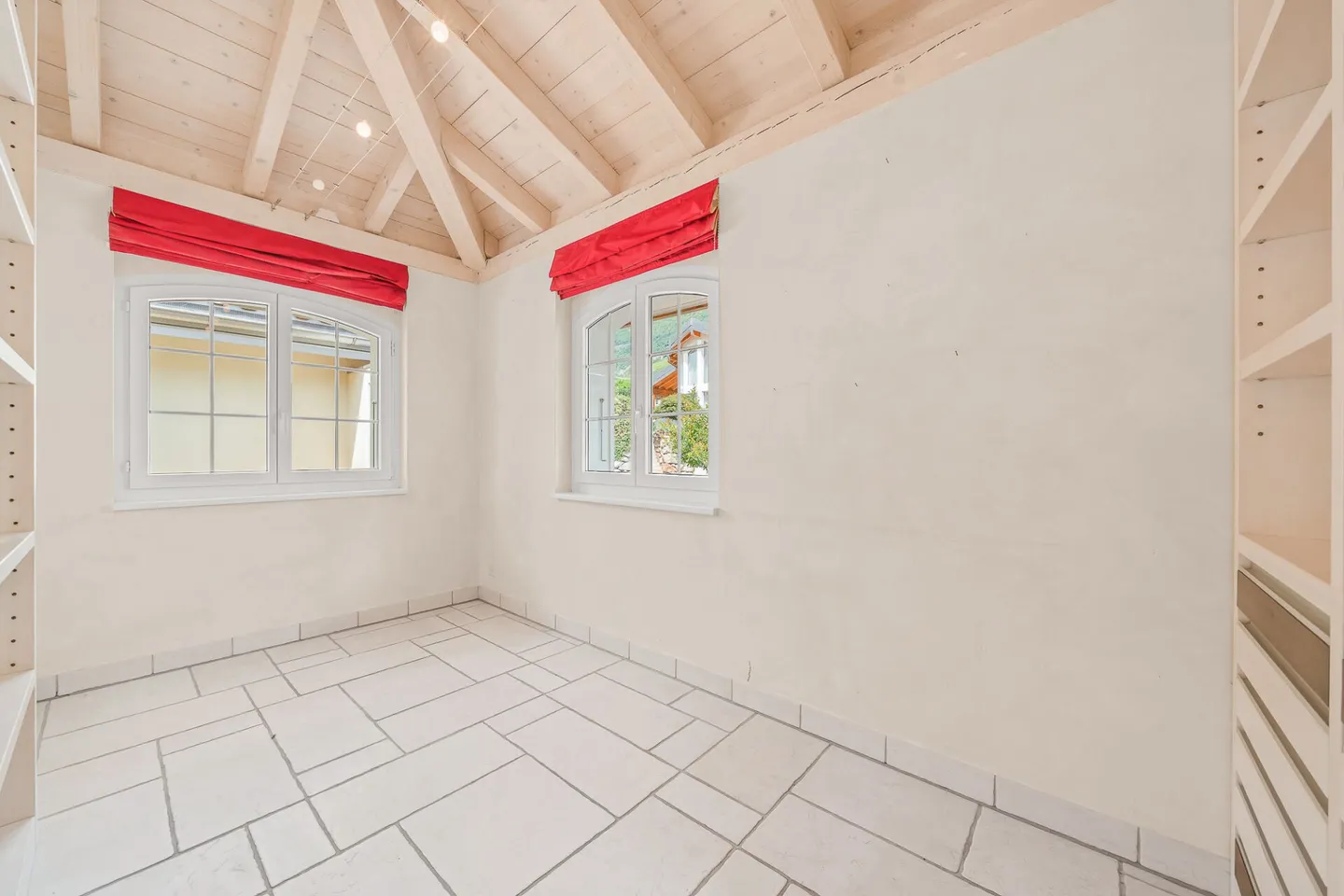 Elegant Provençal Villa in Fully - Photo 10 of 17