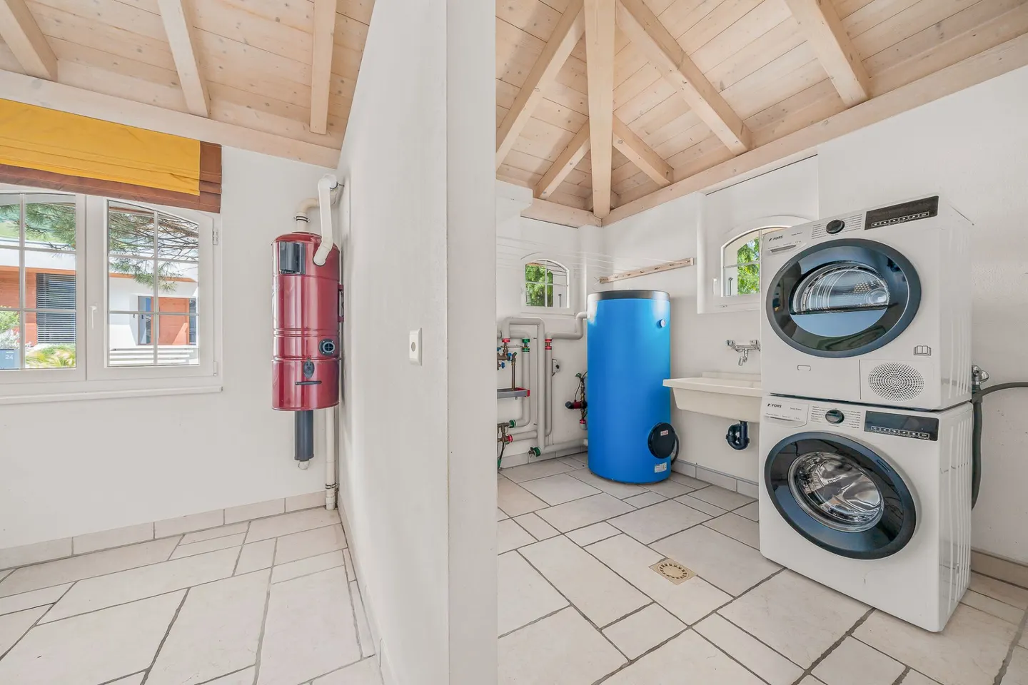 Elegant Provençal Villa in Fully - Photo 11 of 17