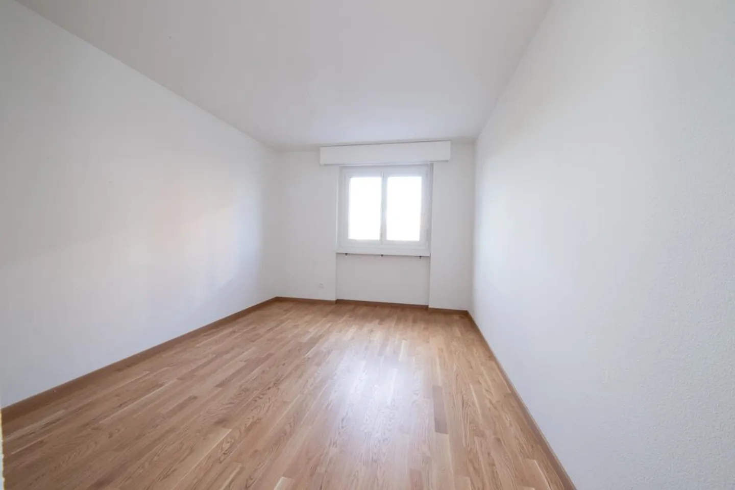 Appartamento ristrutturato con 4 stanze nel verde a Muttenz - Foto 6 di 10