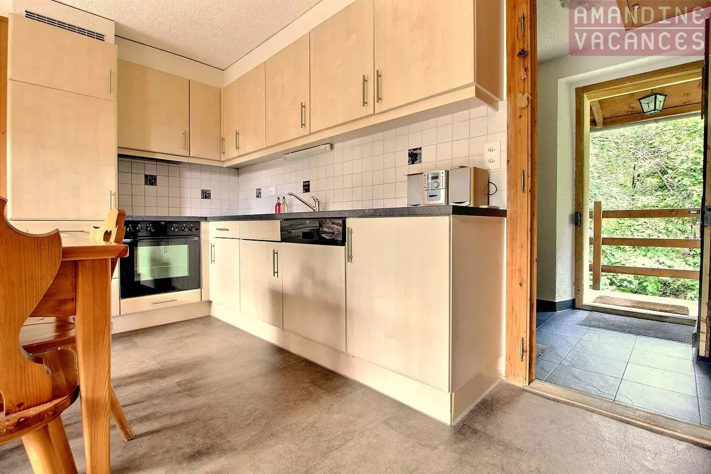 House in the village with 2 apartments - Photo 9 of 13