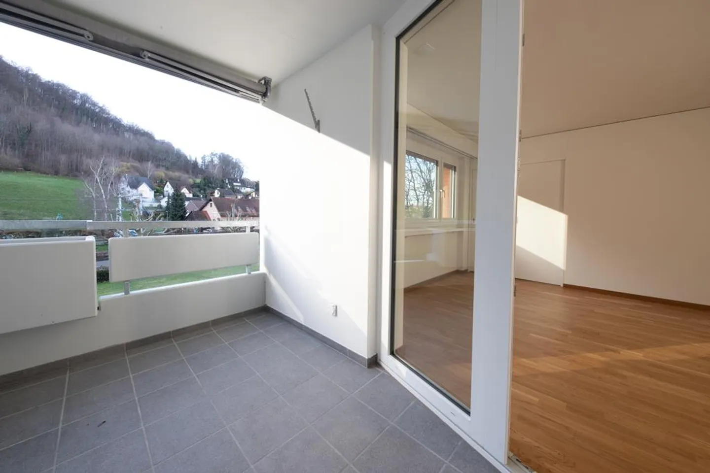 Appartamento ristrutturato con 4 stanze nel verde a Muttenz - Foto 7 di 10