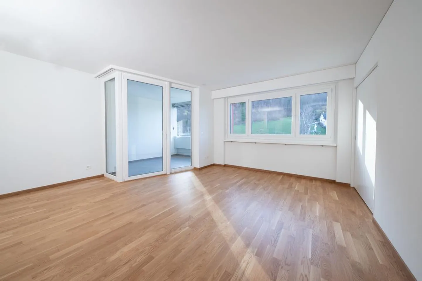 Appartamento ristrutturato con 4 stanze nel verde a Muttenz - Foto 5 di 10