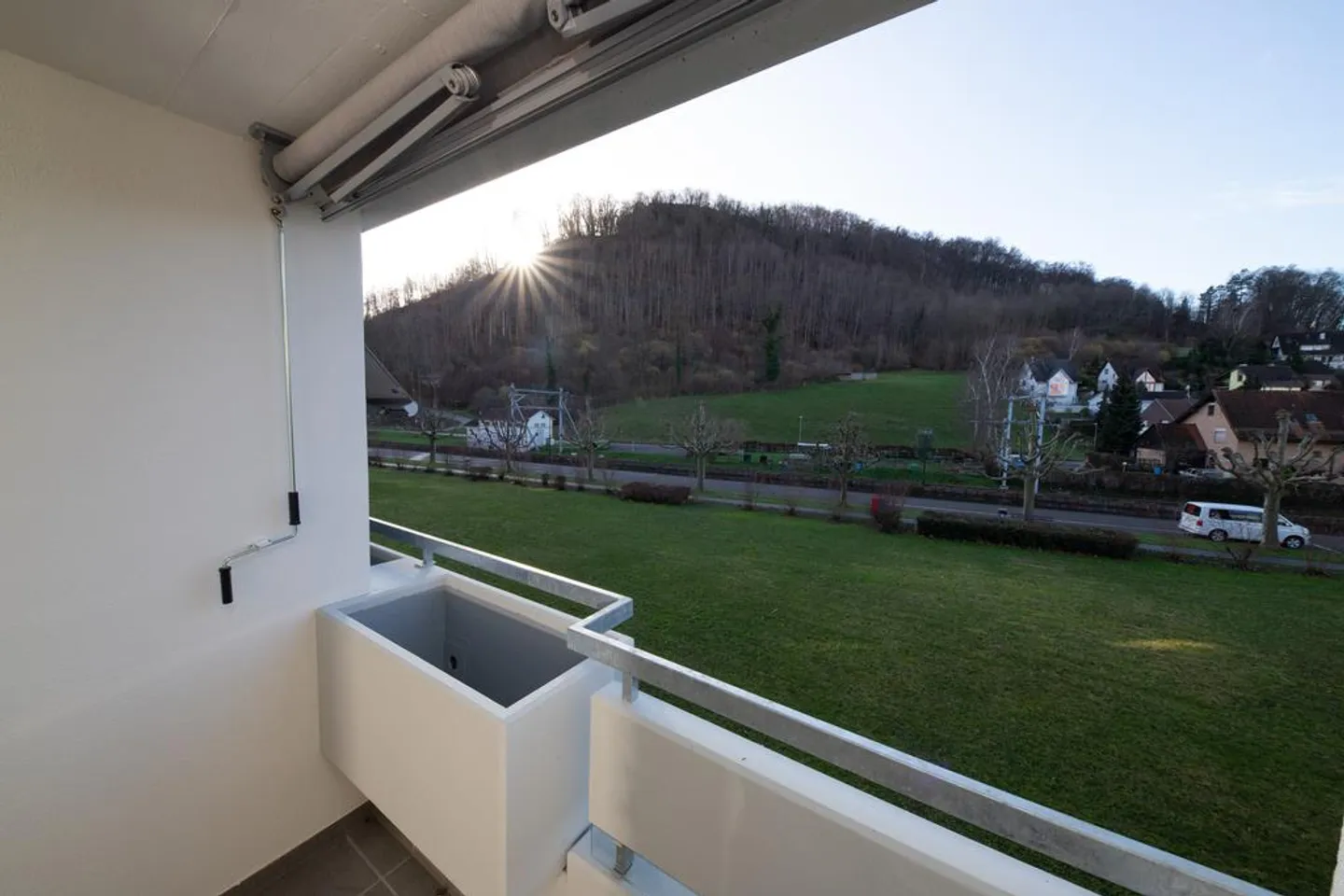 Appartamento ristrutturato con 4 stanze nel verde a Muttenz - Foto 8 di 10