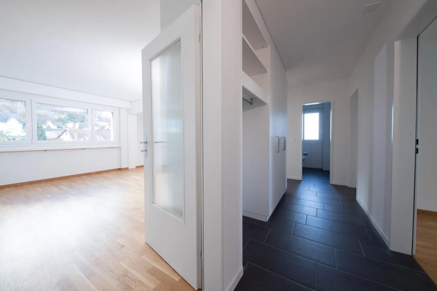 Appartamento ristrutturato con 4 stanze nel verde a Muttenz - Foto 9 di 10