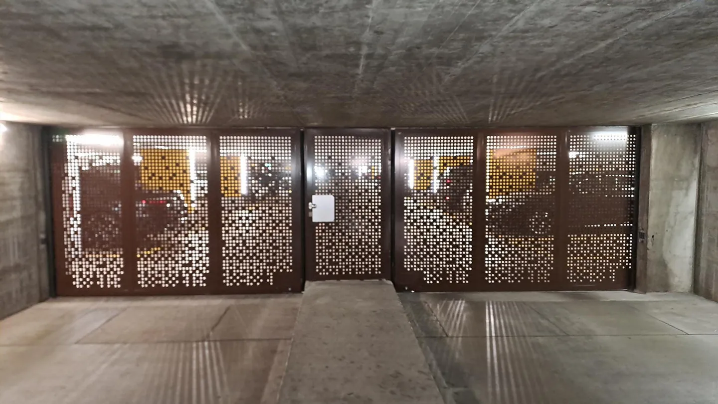 Einstellplätze sowie Elektroparkplätze, in 8064 Zürich,  zu vermieten - Foto 2 von 3