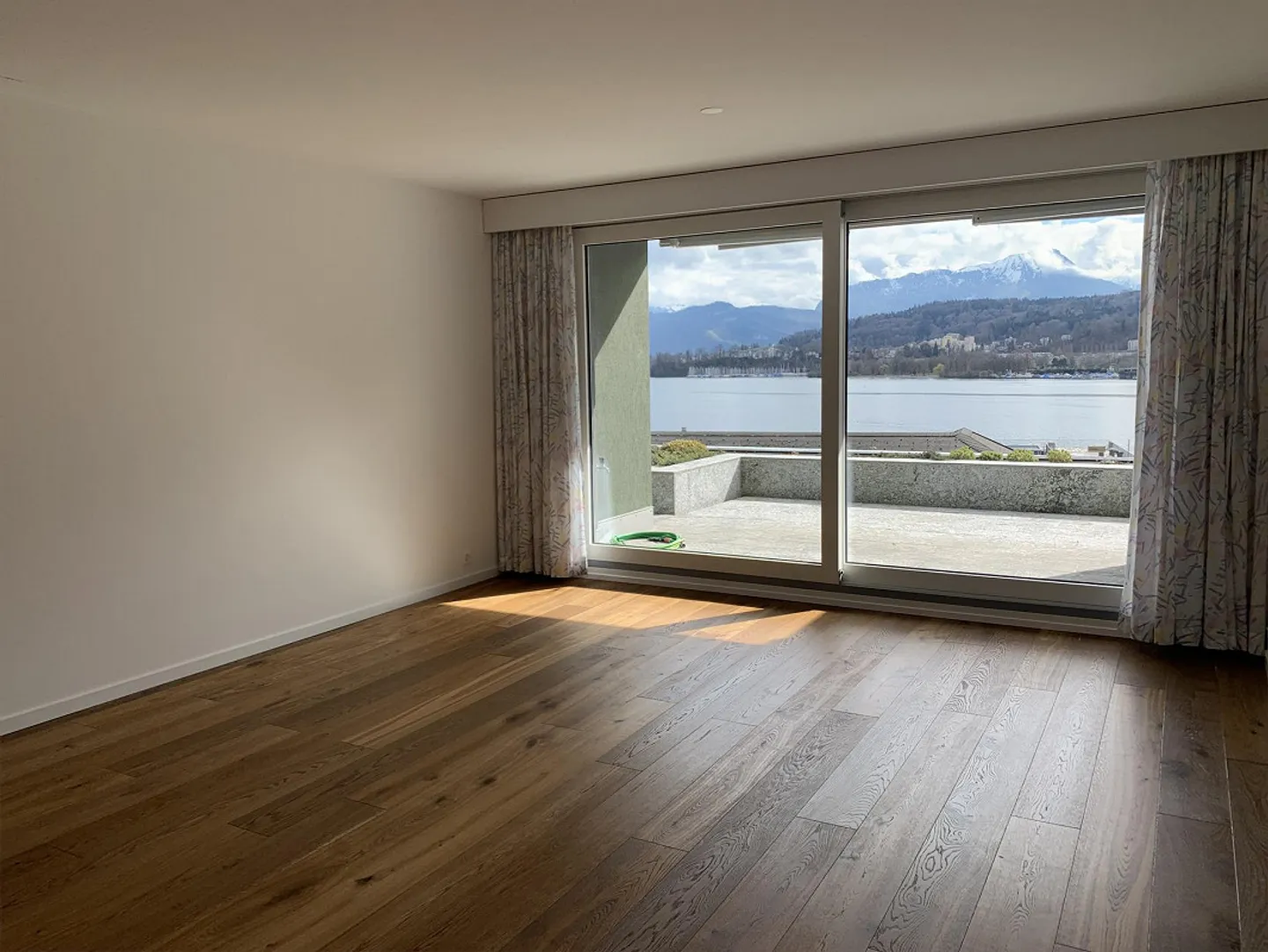 Appartamento da sogno con vista sul lago e sulle montagne - Foto 6 di 15