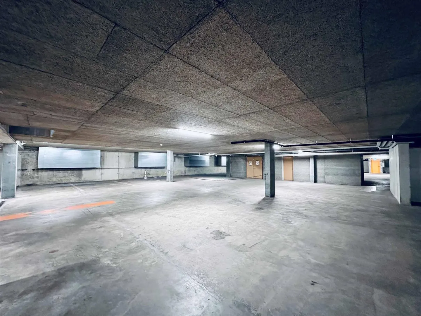 ZU VERMIETEN - 950 m² Lagerfläche in Eysins, nur wenige Schritte von Genf entfernt! - Foto 3 von 3