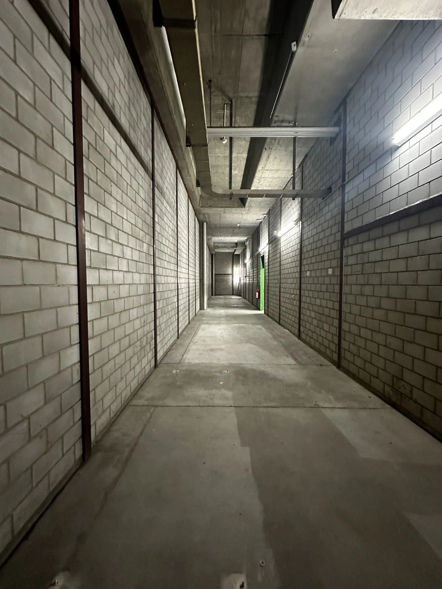 Ampie aree di stoccaggio direttamente alla stazione di Basilea SBB - Foto 2 di 3