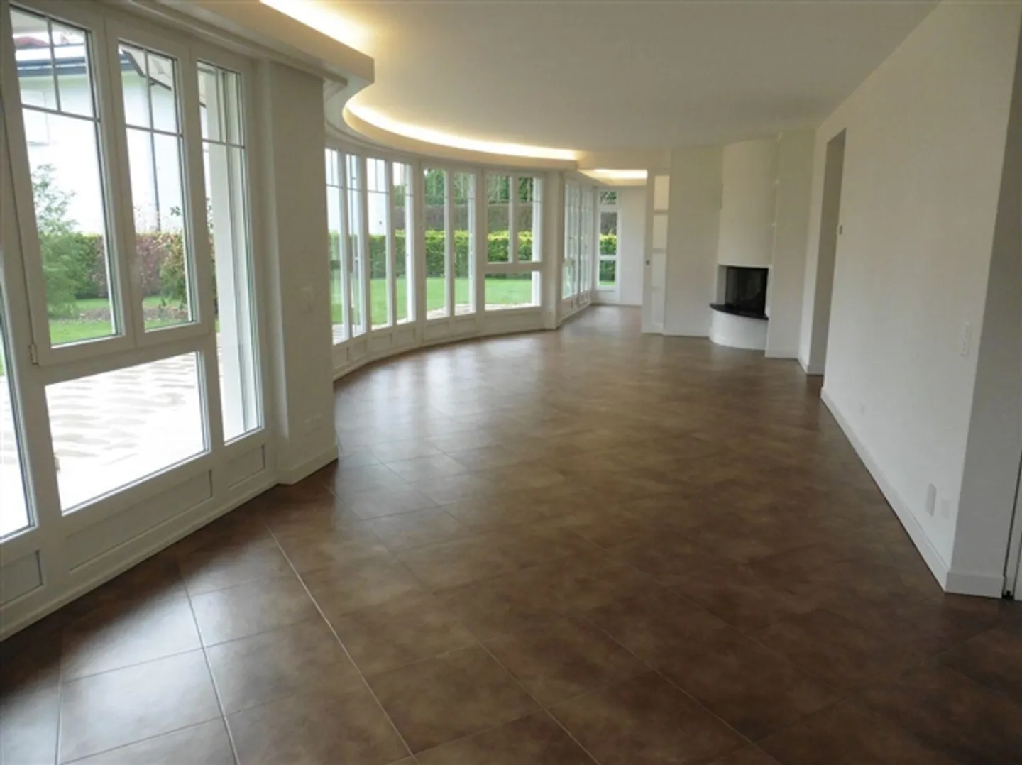 Eccellente piano terra con giardino privato in residence sicura - Foto 7 di 13