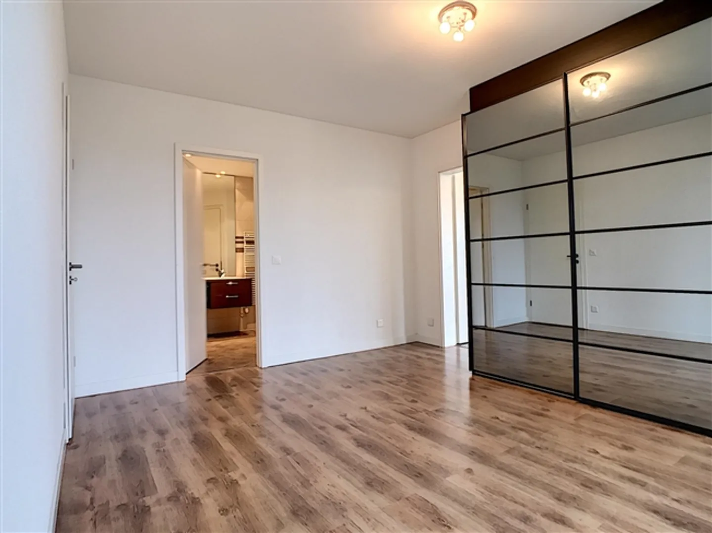 Eccellente piano terra con giardino privato in residence sicura - Foto 8 di 13