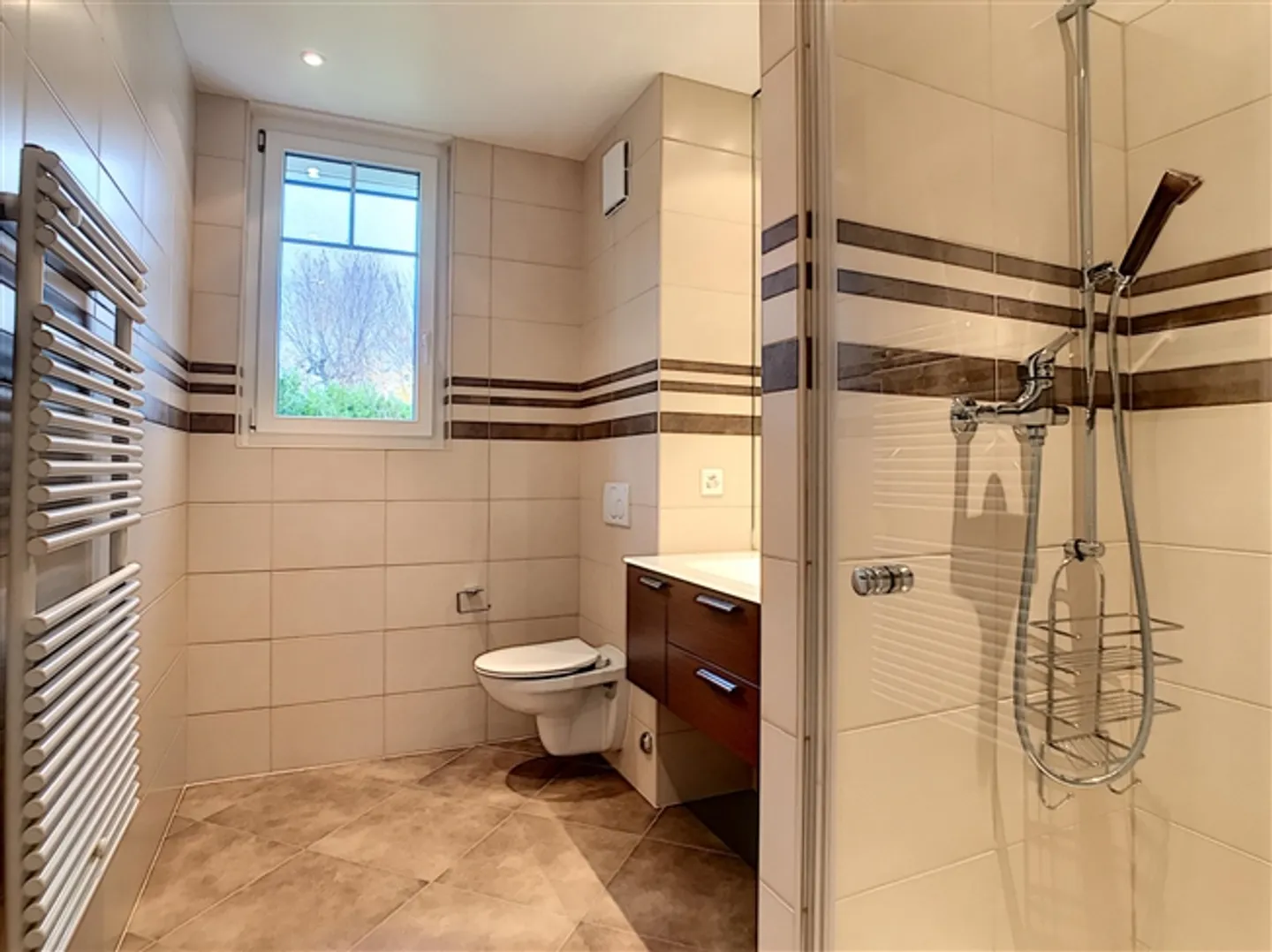 Eccellente piano terra con giardino privato in residence sicura - Foto 11 di 13