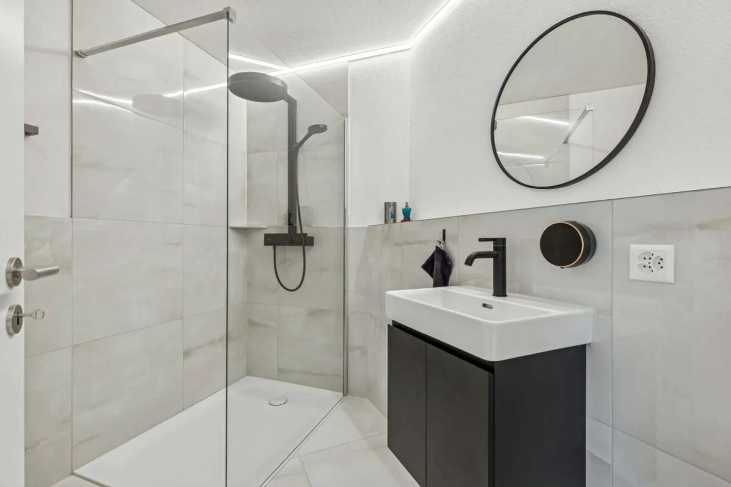 Modernes Apartment mit Balkon - Foto 6 von 14