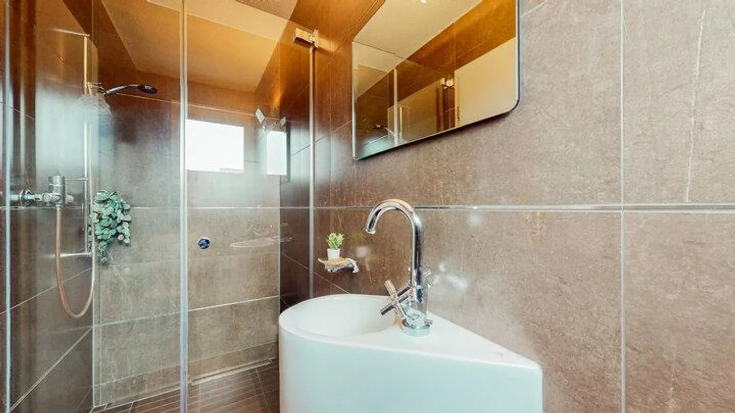 MAISON JUMELÉE ATTRACTIVE ET SPACIEUSE - Photo 7 sur 8