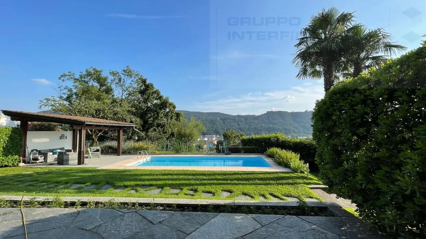 ELEGANTE VILLA CON PISCINA - Foto 4 di 4