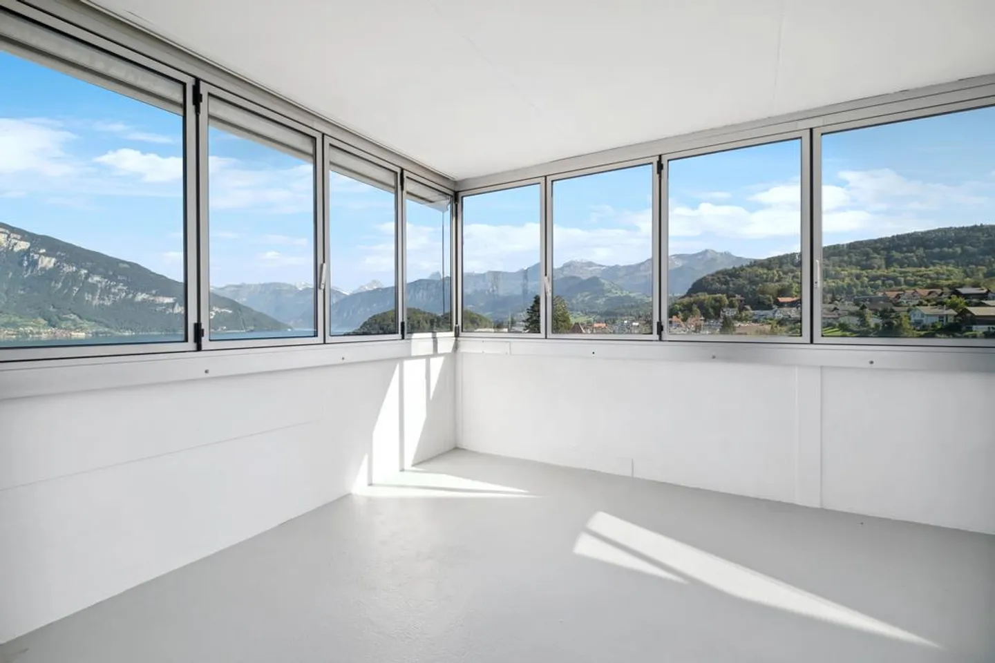 RENT WITHOUT DEPOSIT - New home with a view of Lake Thun - Photo 8 of 10