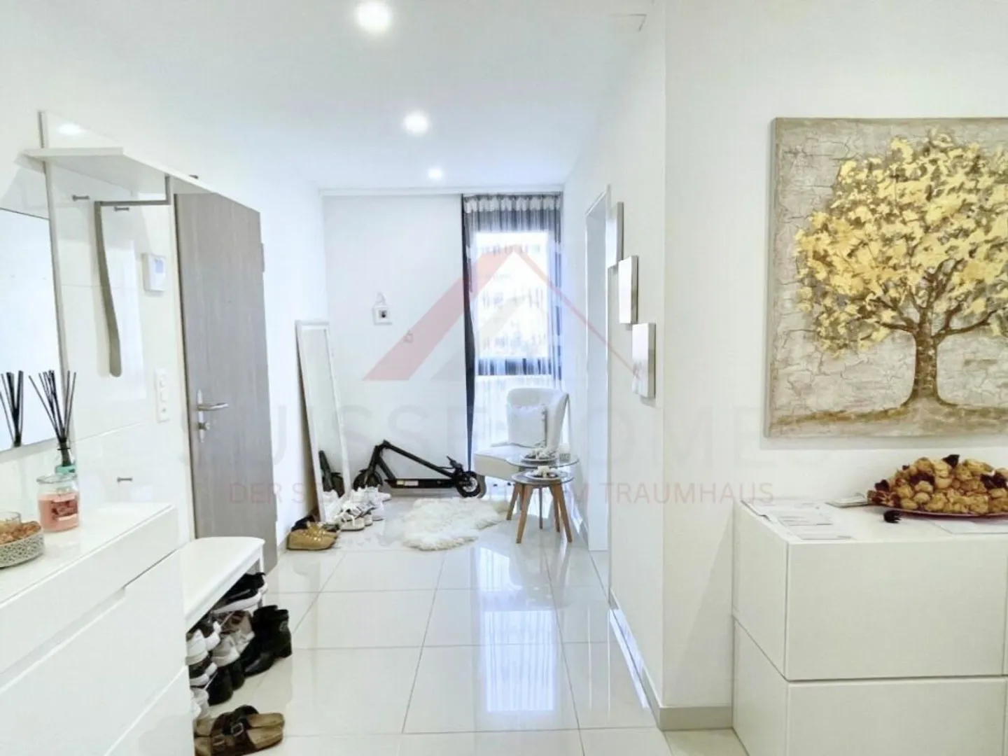 Appartamento confortevole di 4,5 stanze con grande balcone e ascensore - ideale per famiglie e anziani - Foto 4 di 16