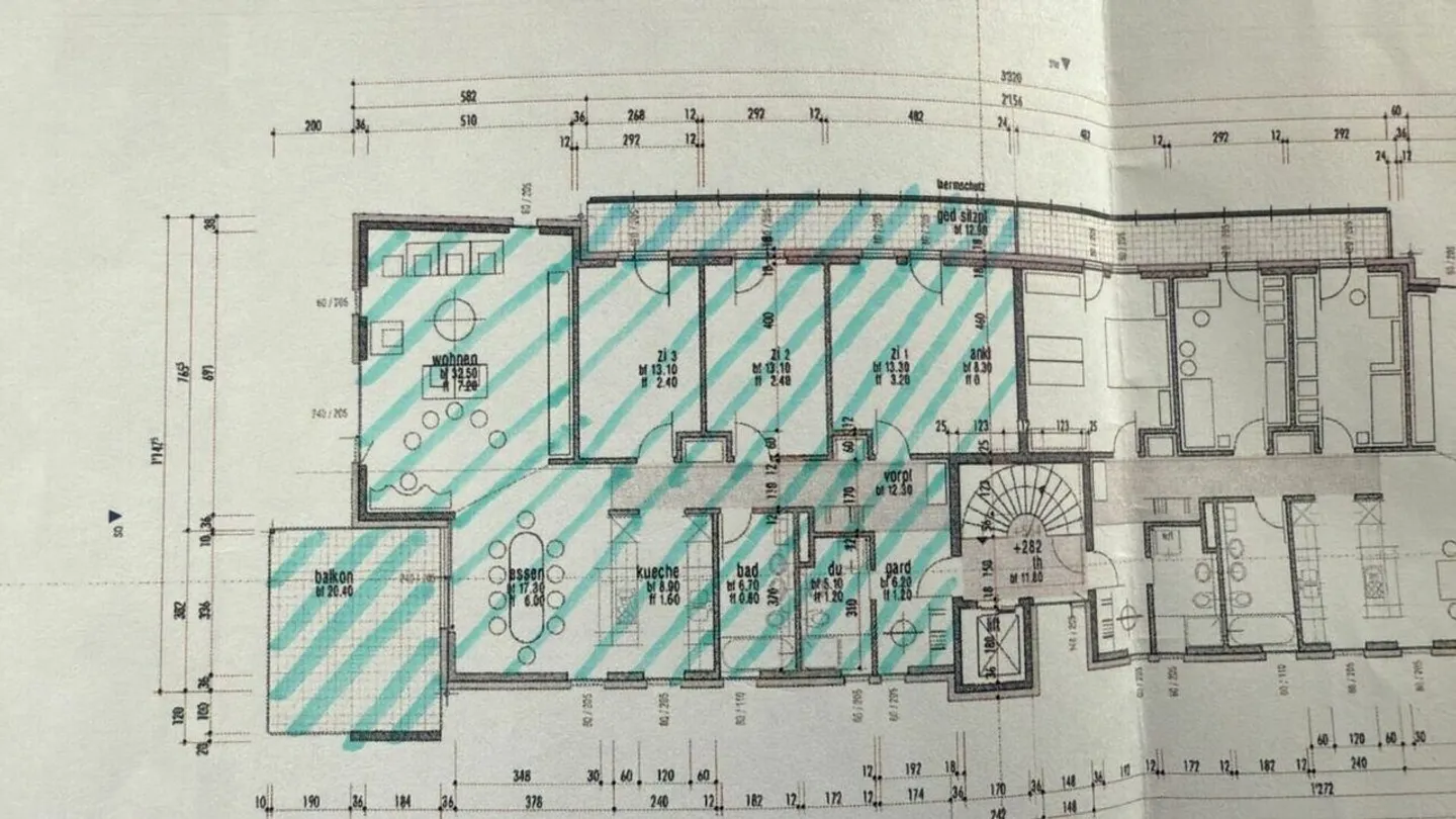Appartamento confortevole di 4,5 stanze con grande balcone e ascensore - ideale per famiglie e anziani - Foto 2 di 16