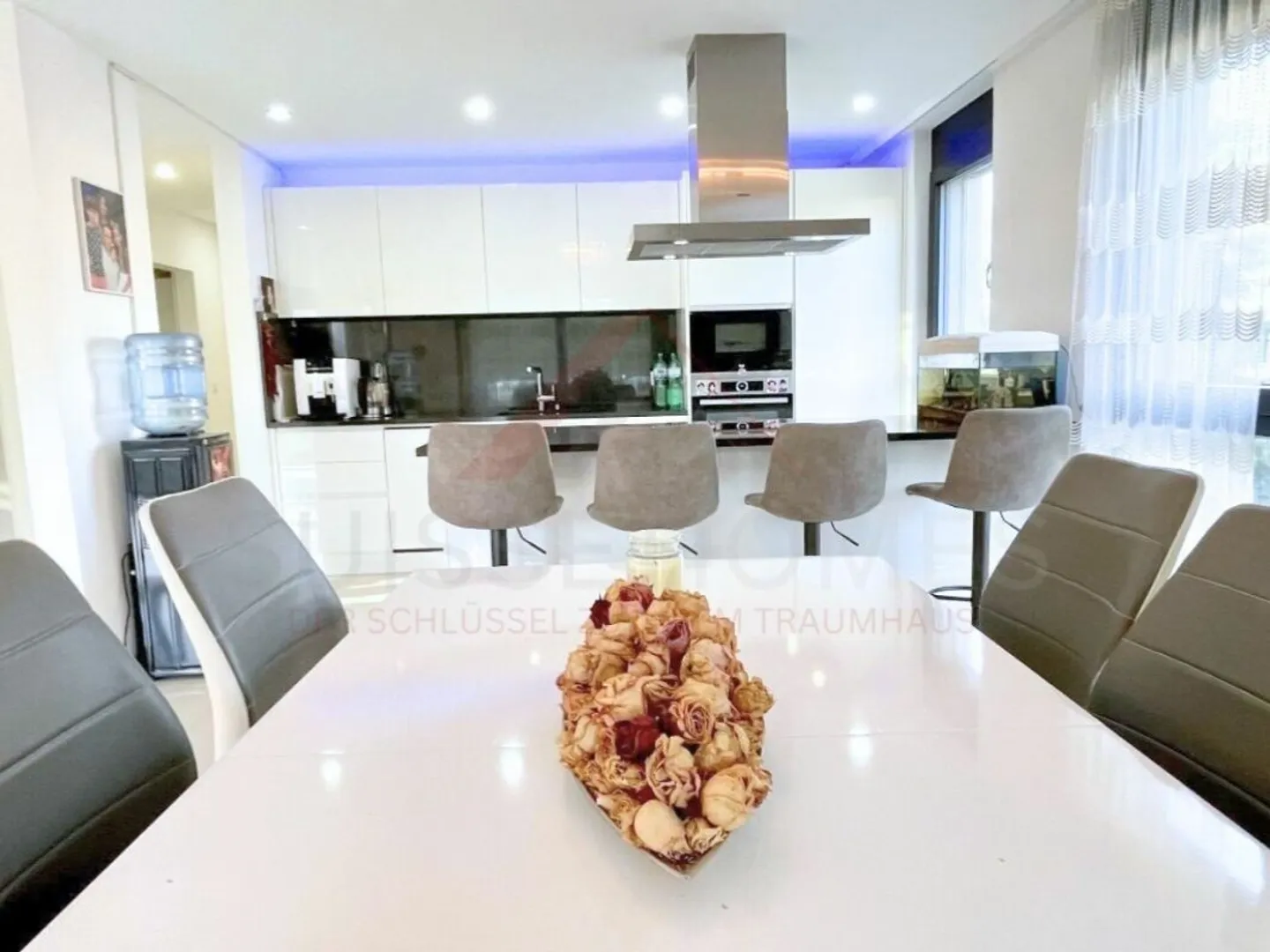 Appartamento confortevole di 4,5 stanze con grande balcone e ascensore - ideale per famiglie e anziani - Foto 7 di 16