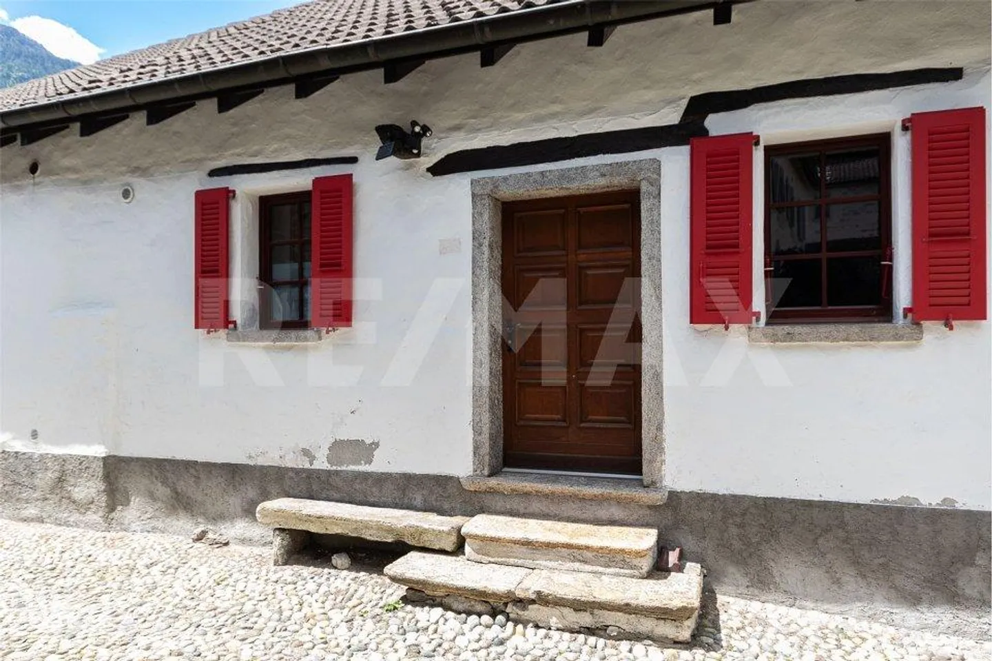 House with pool and large garden - Photo 8 of 13