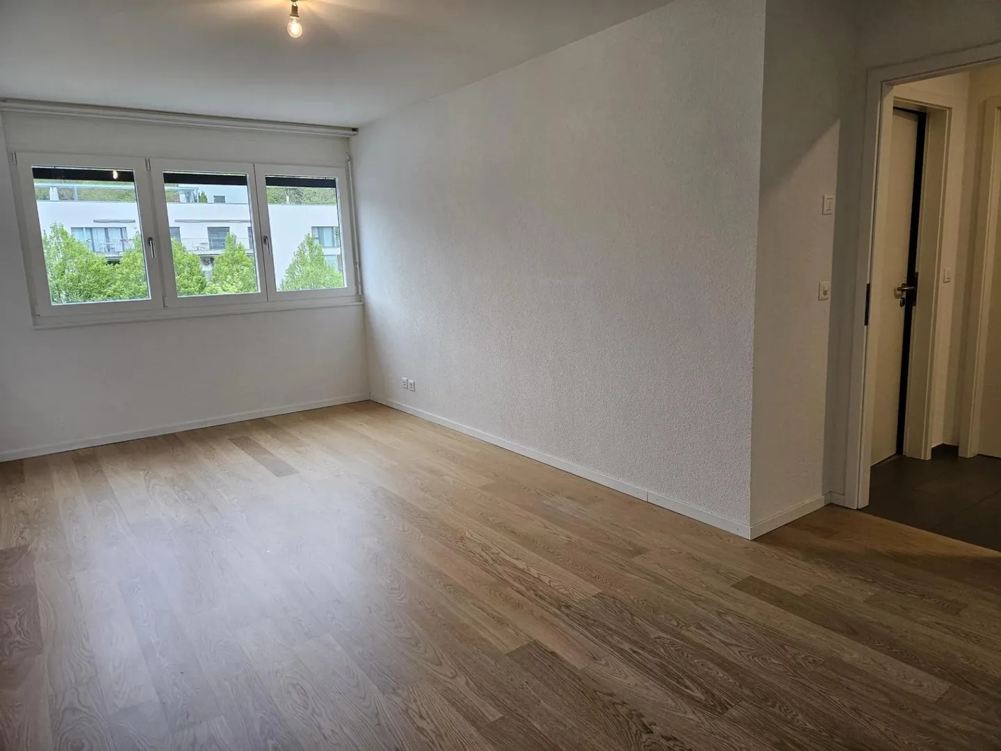 Bellissimo appartamento contemporaneo di 3,5 stanze con balcone - Foto 5 di 11