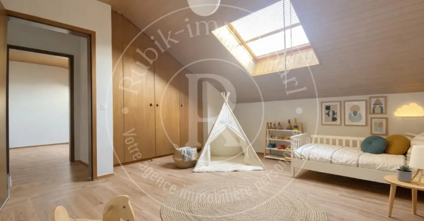 Spacious 8-room villa with great potential 5 minutes from the train station - Photo 5 of 12