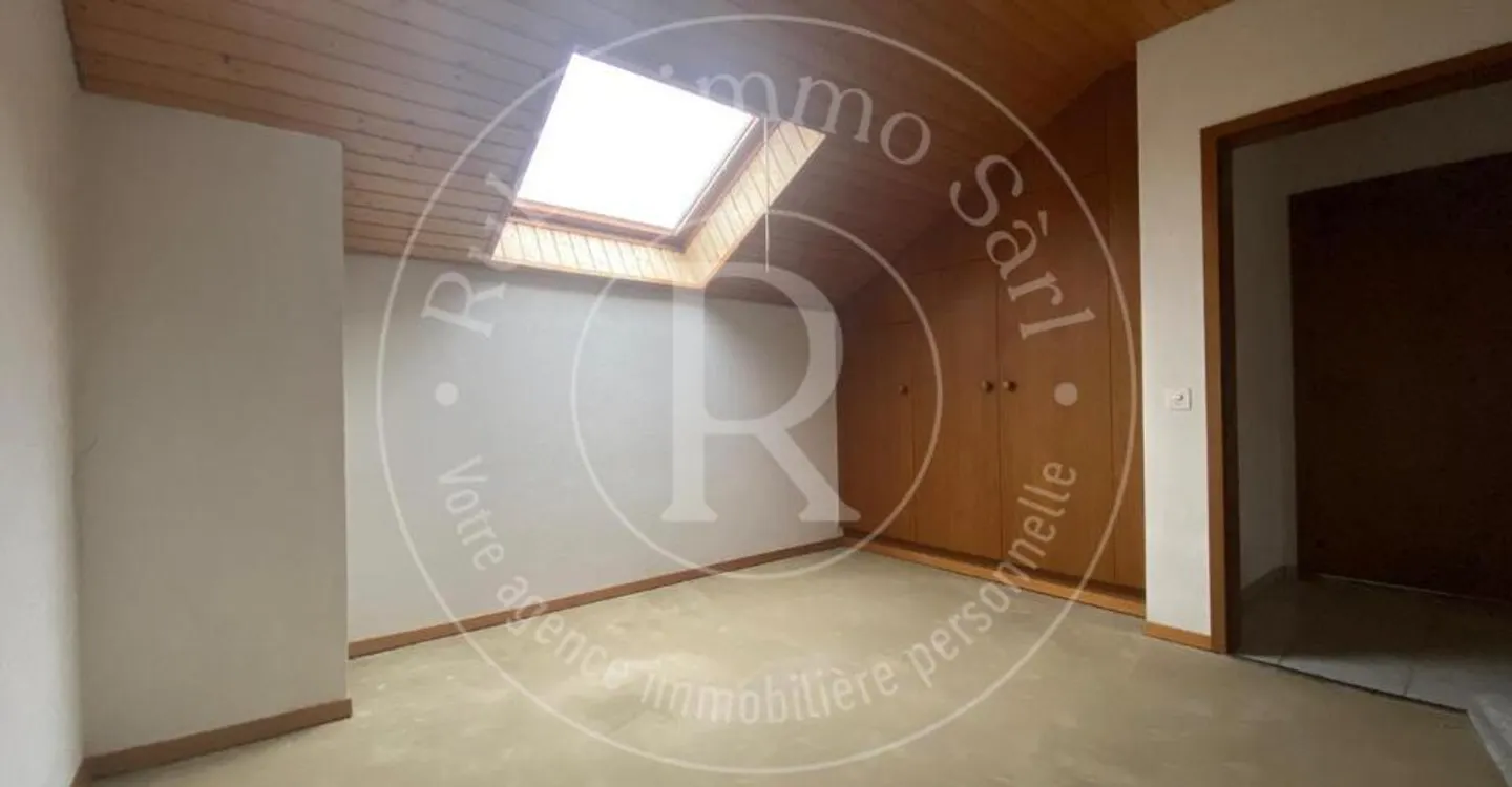 Spacious 8-room villa with great potential 5 minutes from the train station - Photo 6 of 12