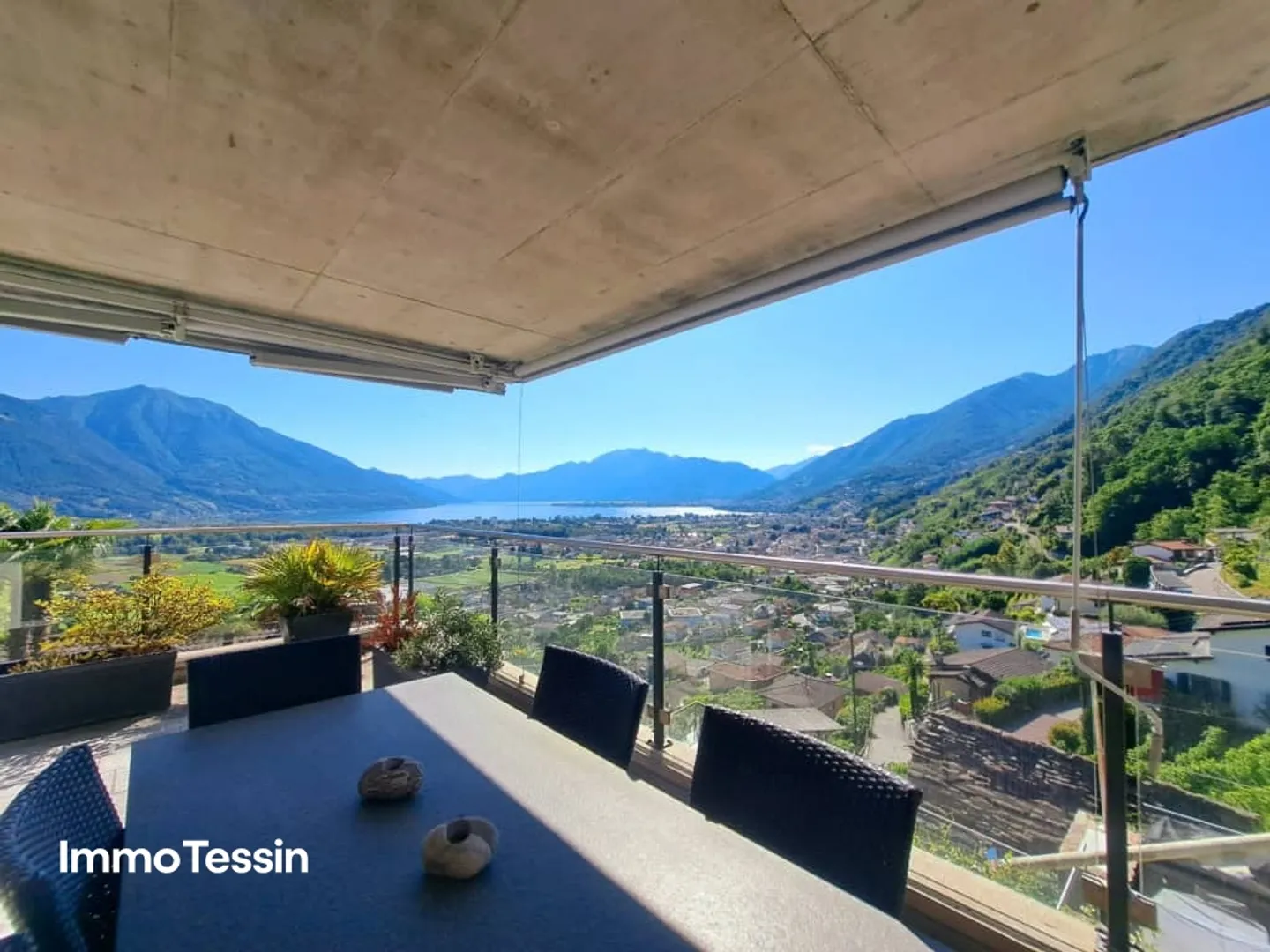 EVIDENZA: Appartamento spettacolare con piscina privata, enorme terrazza e vista mozzafiato sul Lago Maggiore - Foto 5 di 13