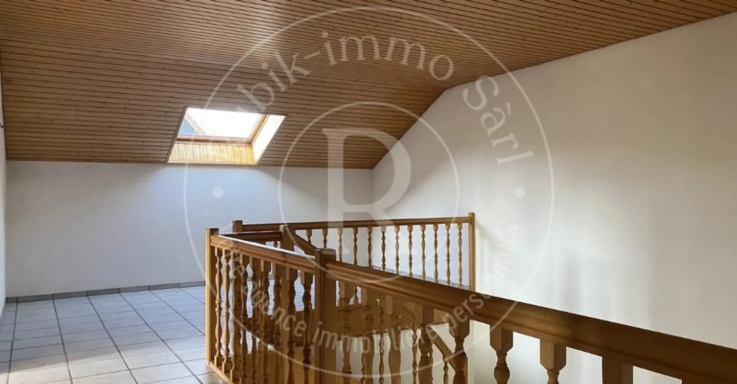 Spacious 8-room villa with great potential 5 minutes from the train station - Photo 7 of 12