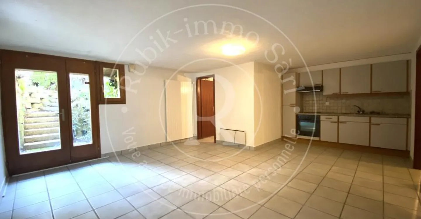 Spacious 8-room villa with great potential 5 minutes from the train station - Photo 9 of 12