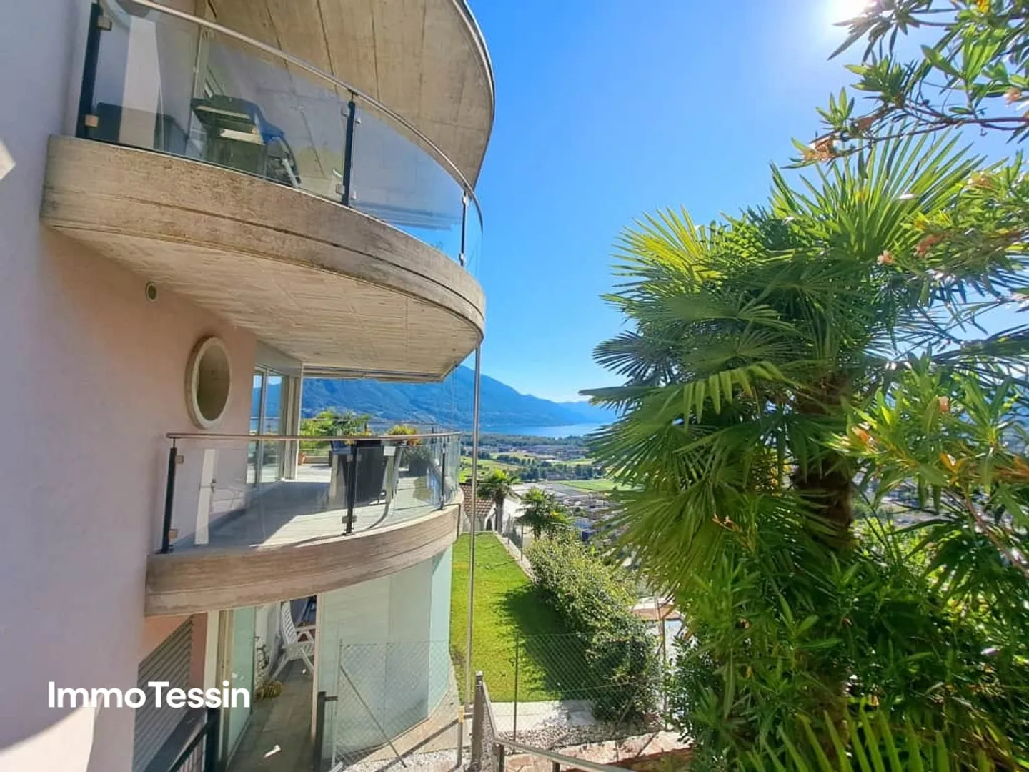 EVIDENZA: Appartamento spettacolare con piscina privata, enorme terrazza e vista mozzafiato sul Lago Maggiore - Foto 6 di 13