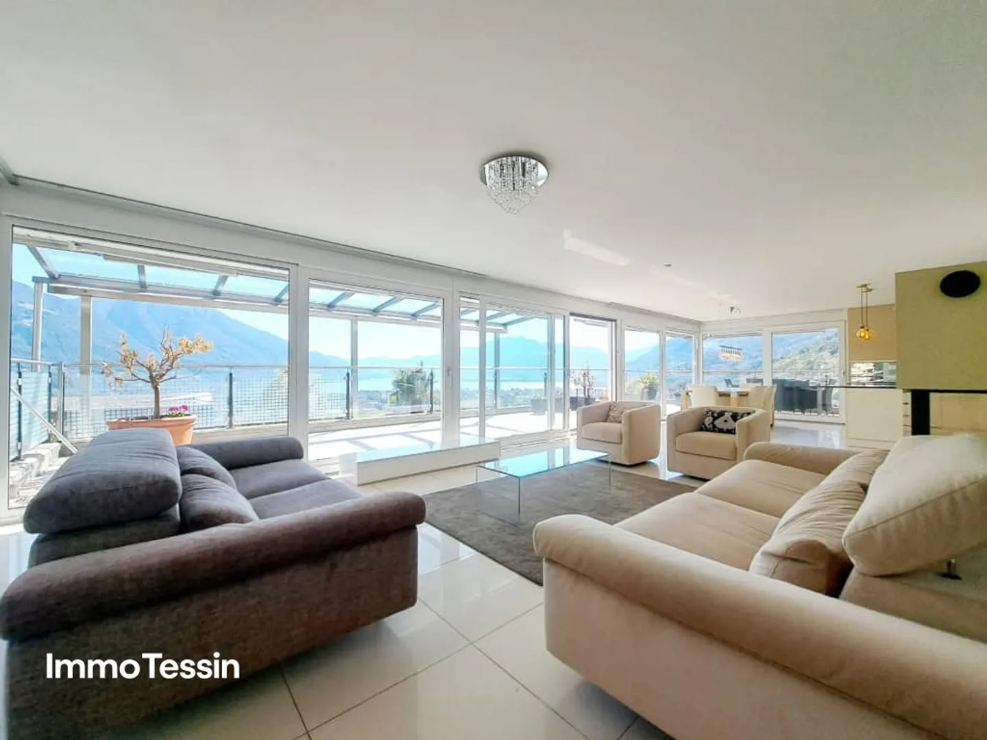 EVIDENZA: Appartamento spettacolare con piscina privata, enorme terrazza e vista mozzafiato sul Lago Maggiore - Foto 8 di 13