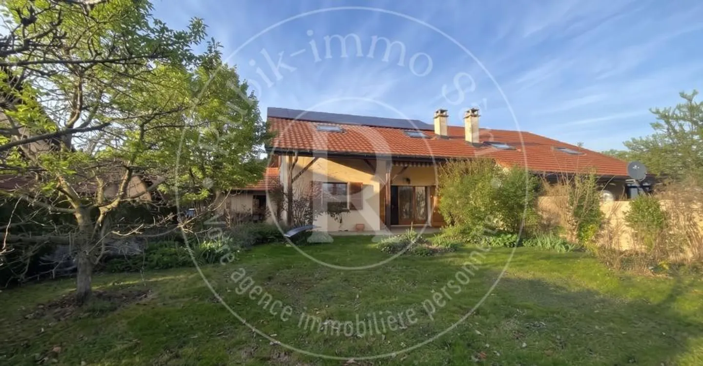 Spacious 8-room villa with great potential 5 minutes from the train station - Photo 12 of 12