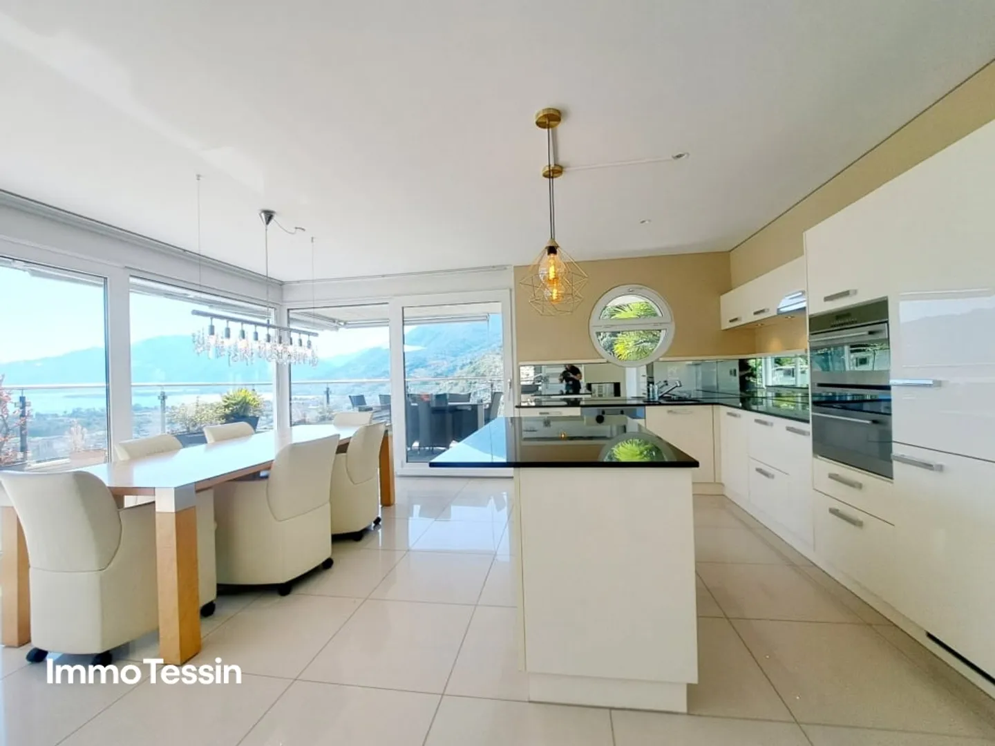 EVIDENZA: Appartamento spettacolare con piscina privata, enorme terrazza e vista mozzafiato sul Lago Maggiore - Foto 9 di 13